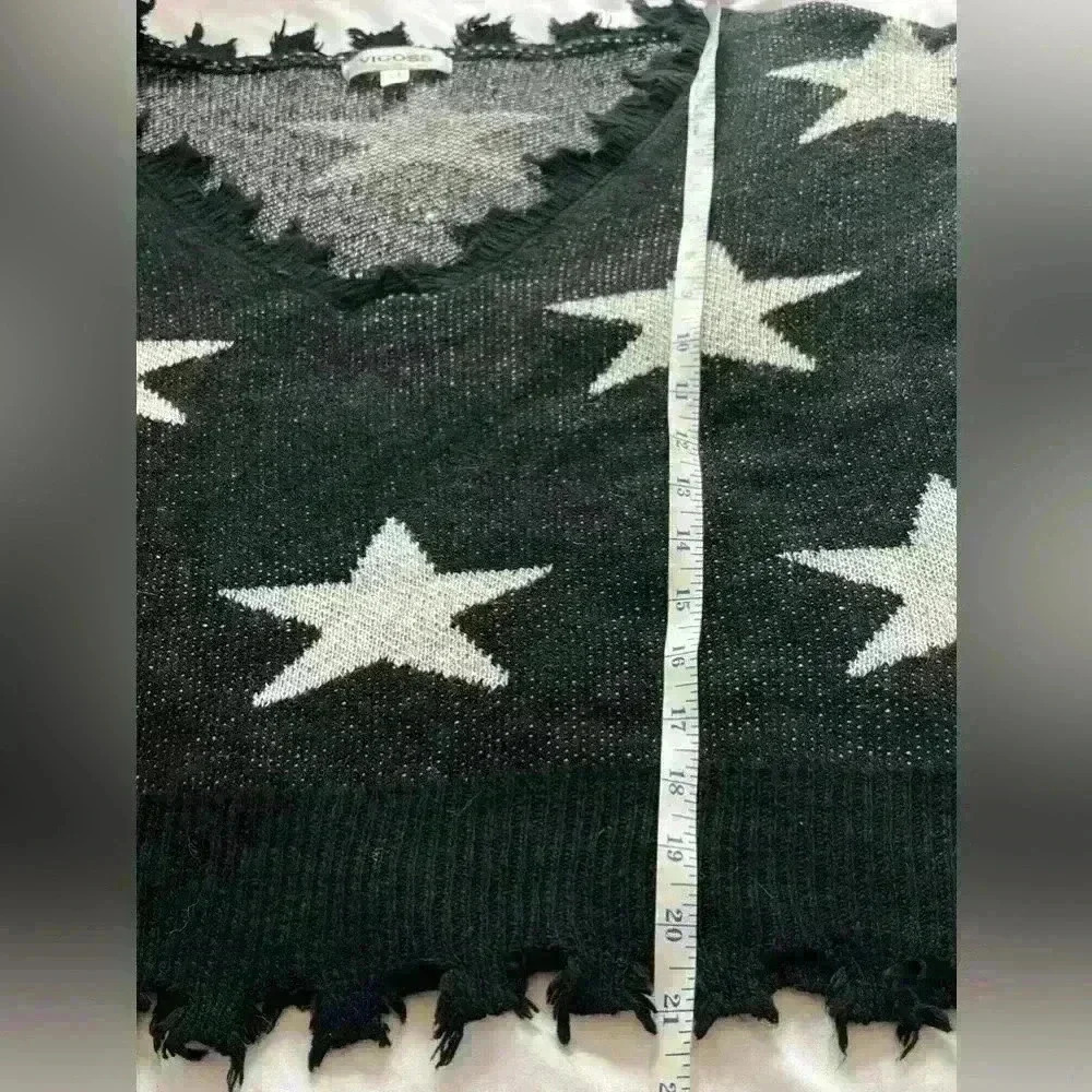 Vigoss Black and White Stars Raw Hem V Neck Sweater XS - Picture 10 of 10